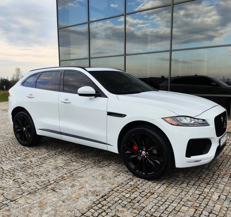 Jaguar F-Pace cena 139000 przebieg: 114000, rok produkcji 2017 z Staszów małe 781